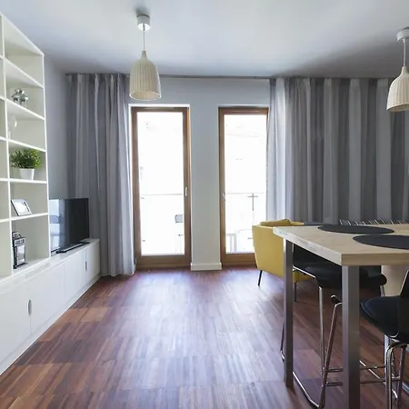 Homewell Stare Apartament *